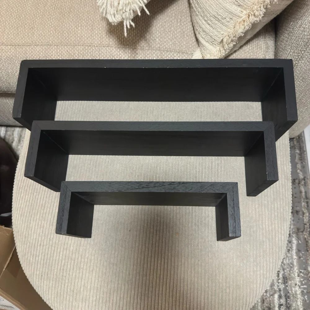 Set of 3 floating shelves NIB